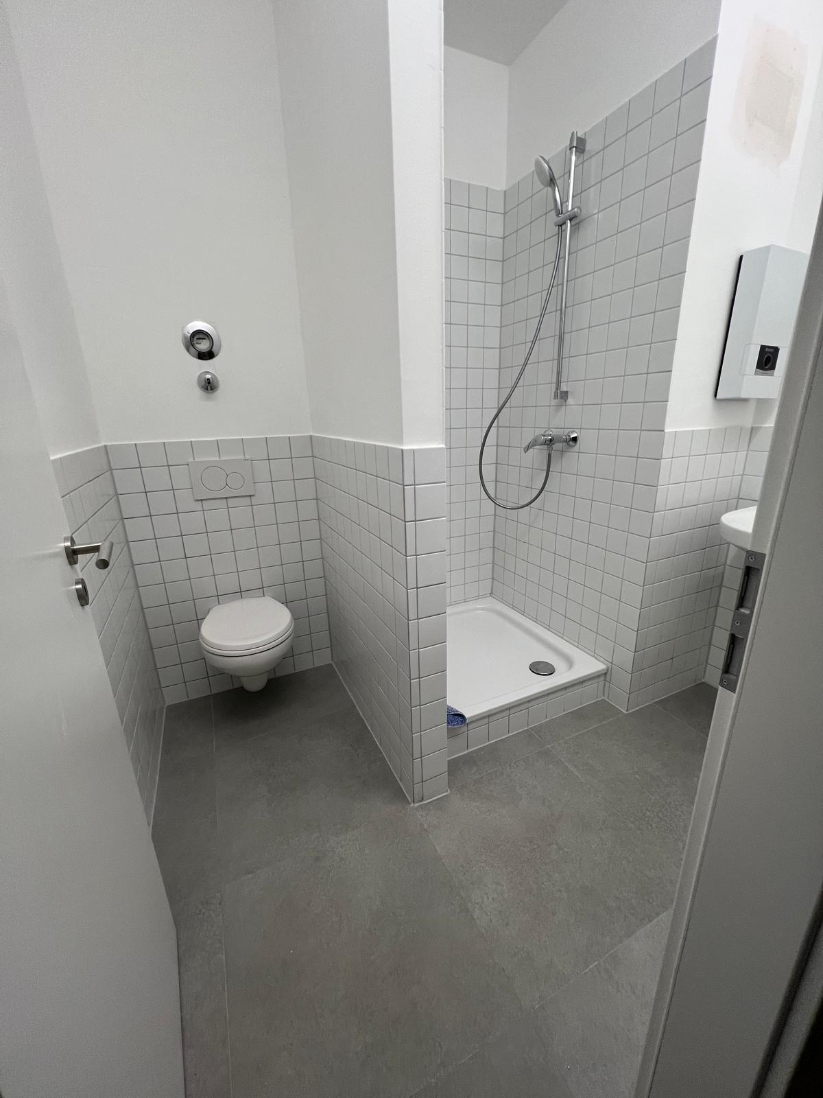 Badezimmer Privatwohnung Düsseldorf — Komplettsanierung Triaform GmbH