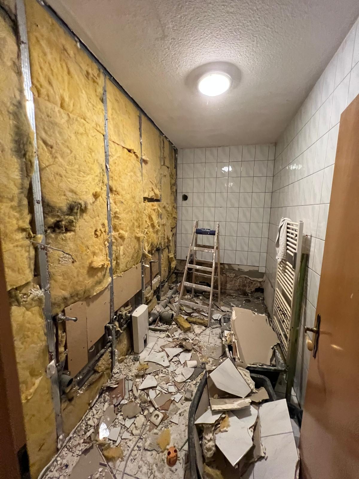 Badezimmersanierung — OSB und Installationsebene