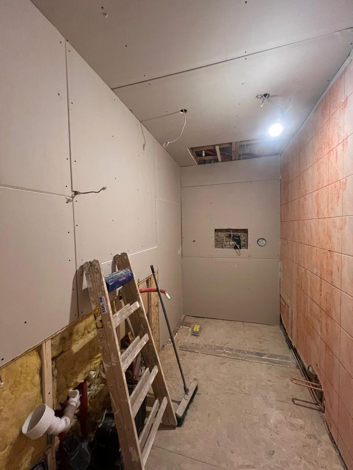 Badezimmersanierung — Rohbau fertig