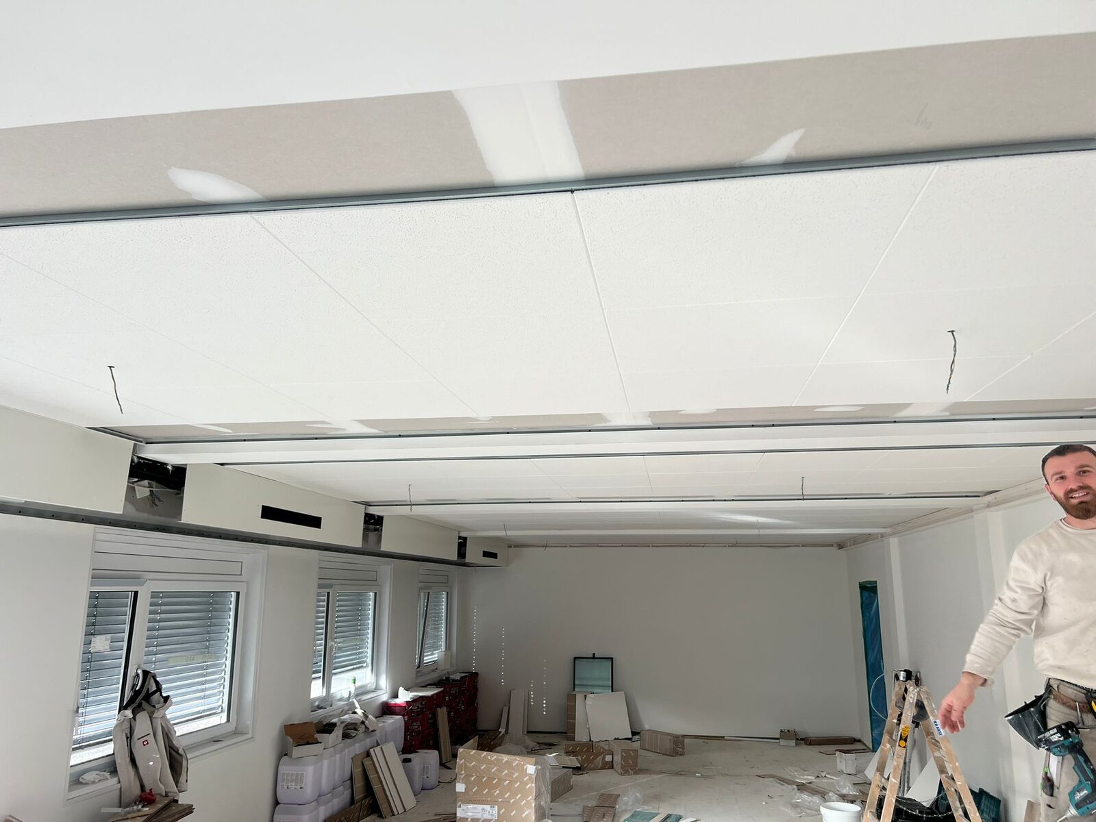 Fertige MF-Decke Klassenraum Containerschule – Triaform GmbH