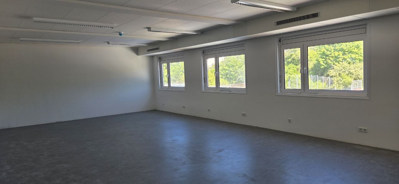 Großer Unterrichtsraum der Ersatzschule Erkrath nach Ausbau