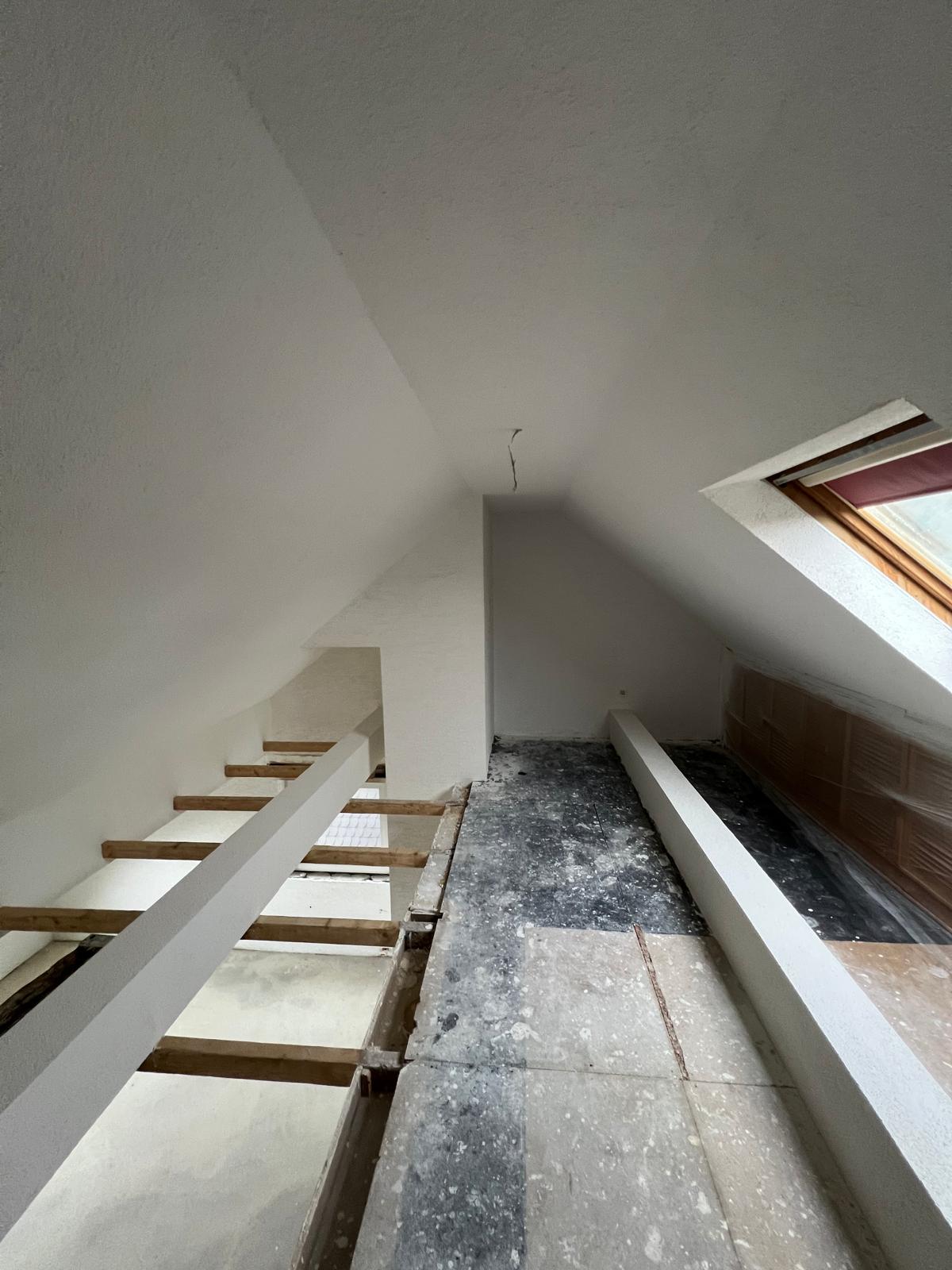 Dachboden fertig verputzt mit Dachfenster – Privathaushalt NRW