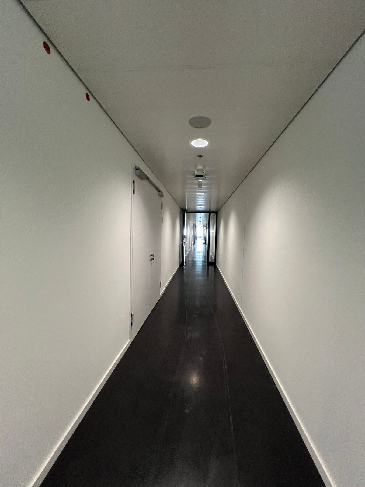 Feuerwache Flughafen Düsseldorf – Malerarbeiten Flur