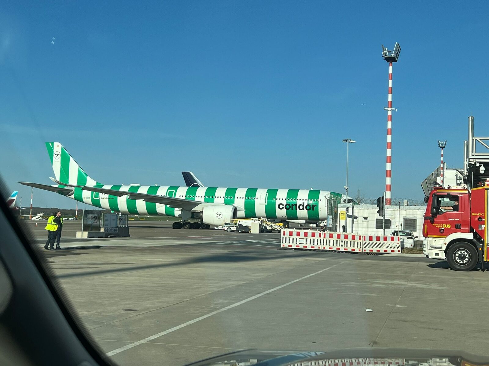Paint One Fahrzeuge am Flughafen Düsseldorf – Baustelle Feuerwache