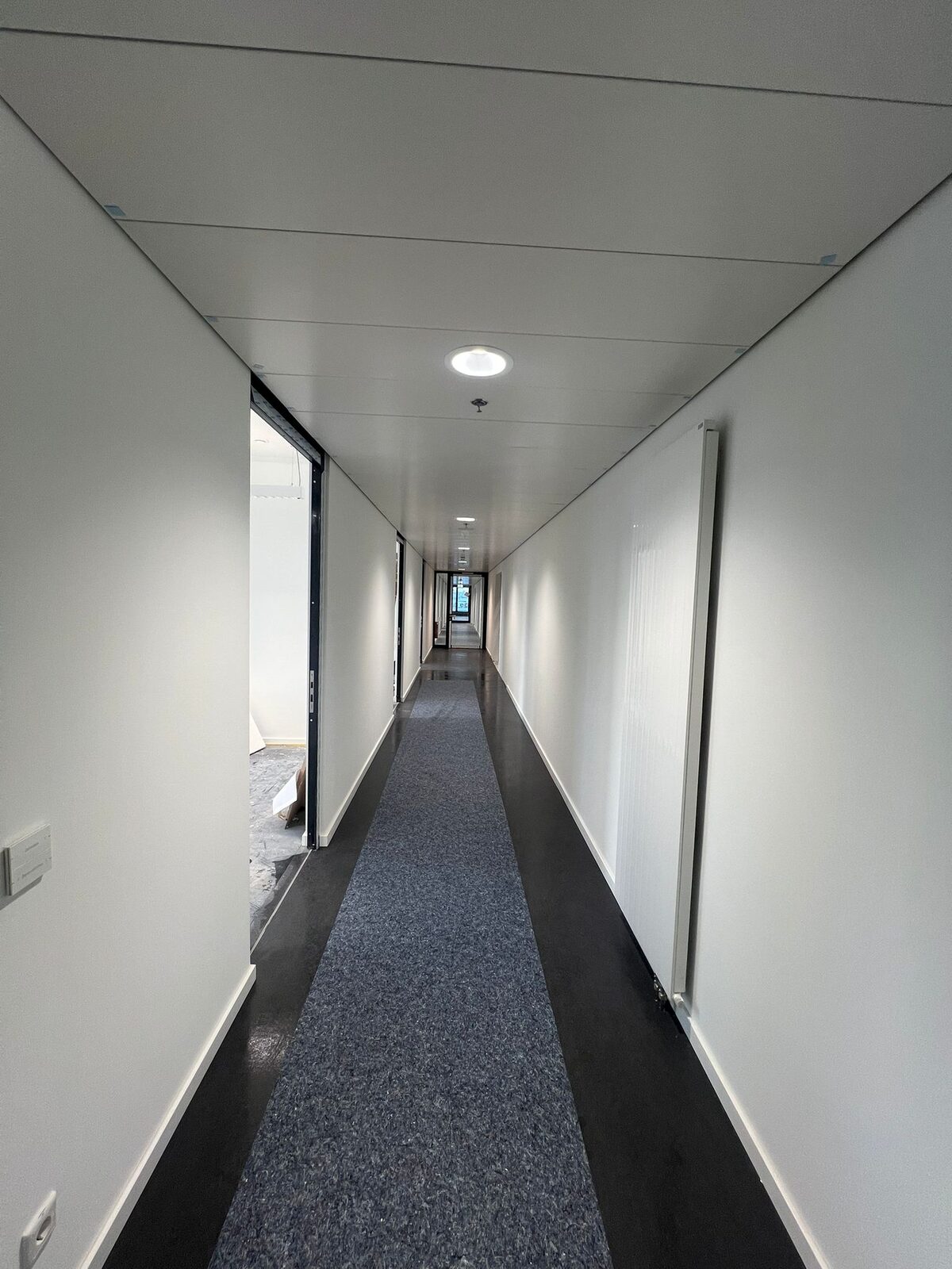 Feuerwache Flughafen – Flur Innenputzarbeiten