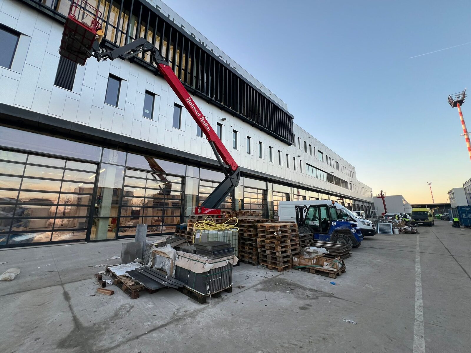 Feuerwache Flughafen – Ausfahrttore Richtung Flugfeld