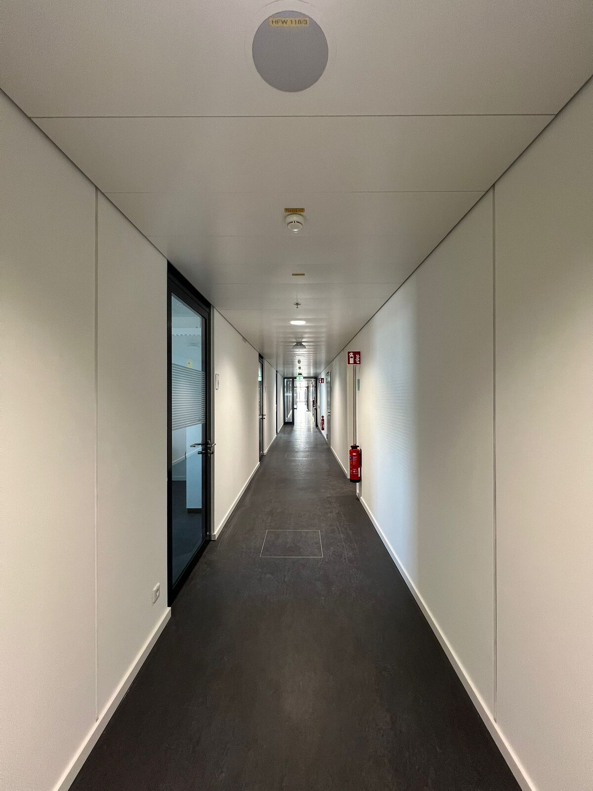 Feuerwache – Glastüren und Lackierarbeiten