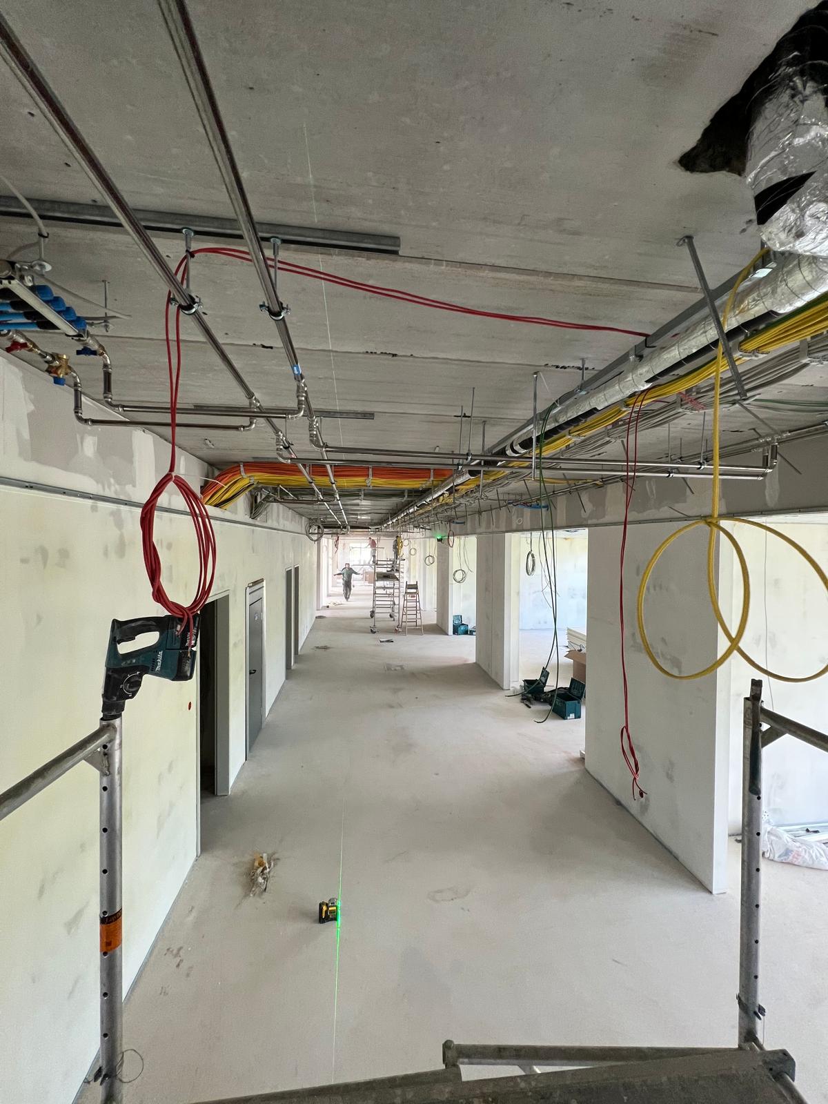 Bürotrakt Flur Unterkonstruktion