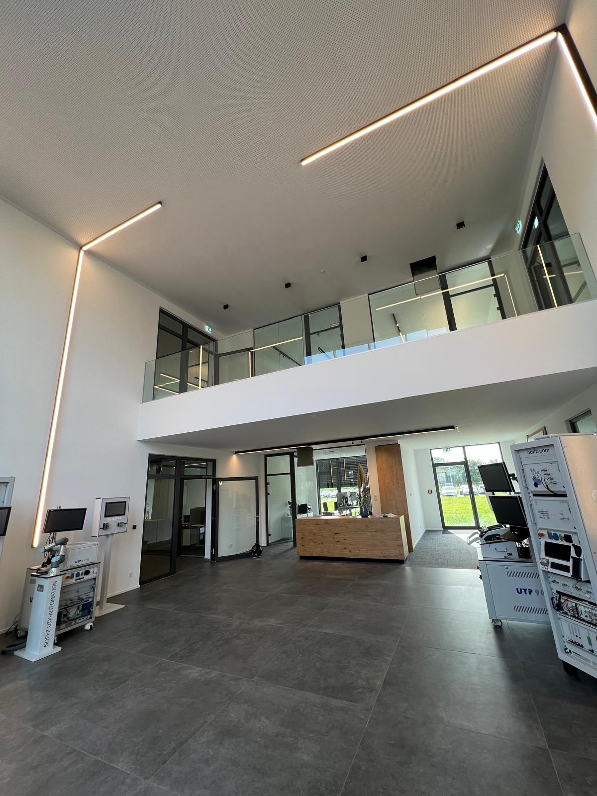 Eingangshalle — Gesamtansicht doppelgeschossig