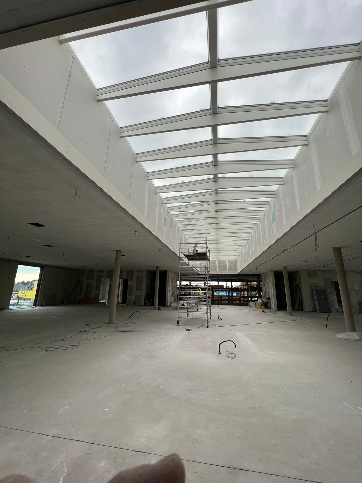 Trockenbau Decke Gewerbe — Glasdach-Anschluss