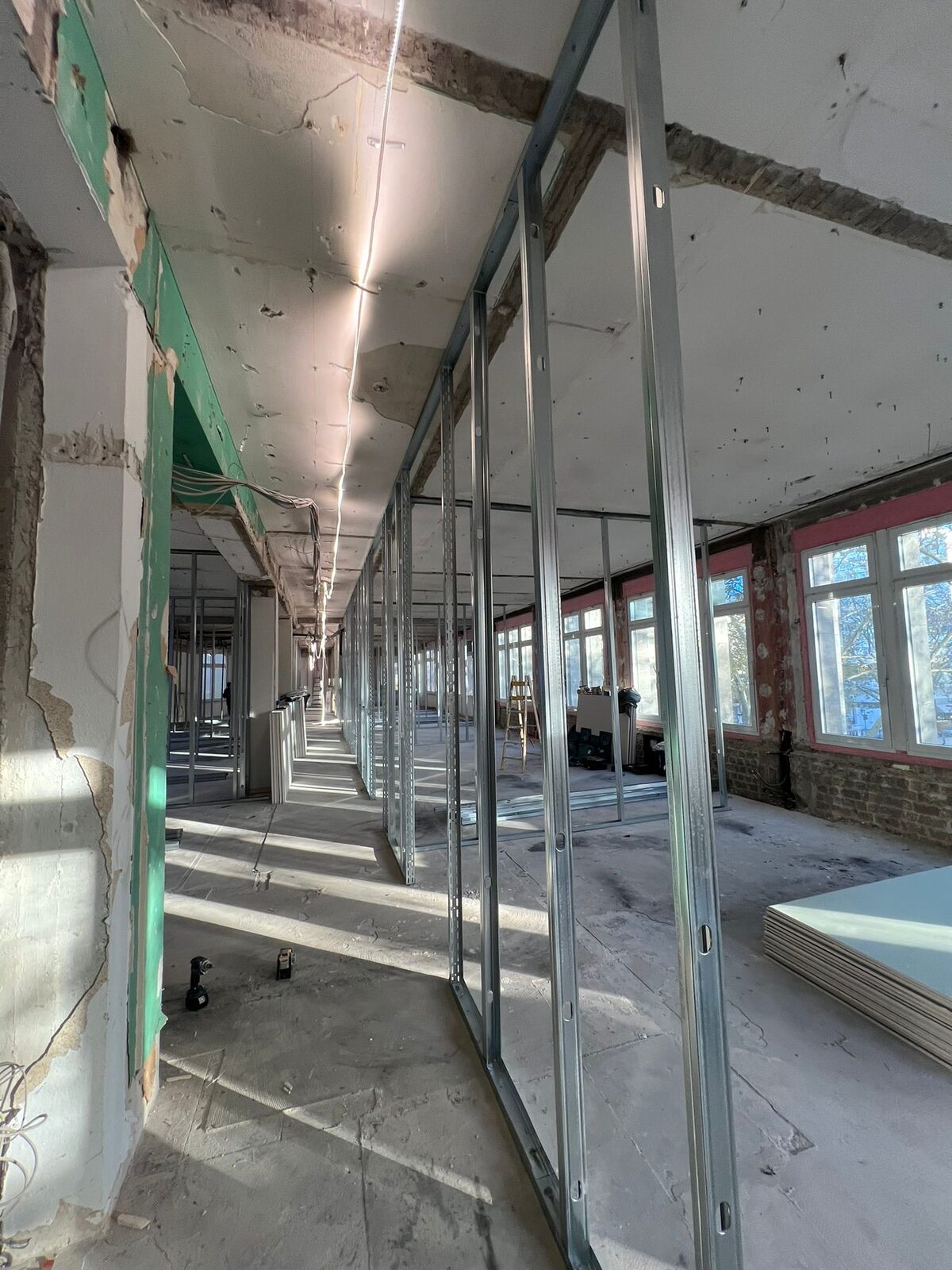 Königsallee Bürosanierung – Trockenbau Ständerwerk mit Tageslicht