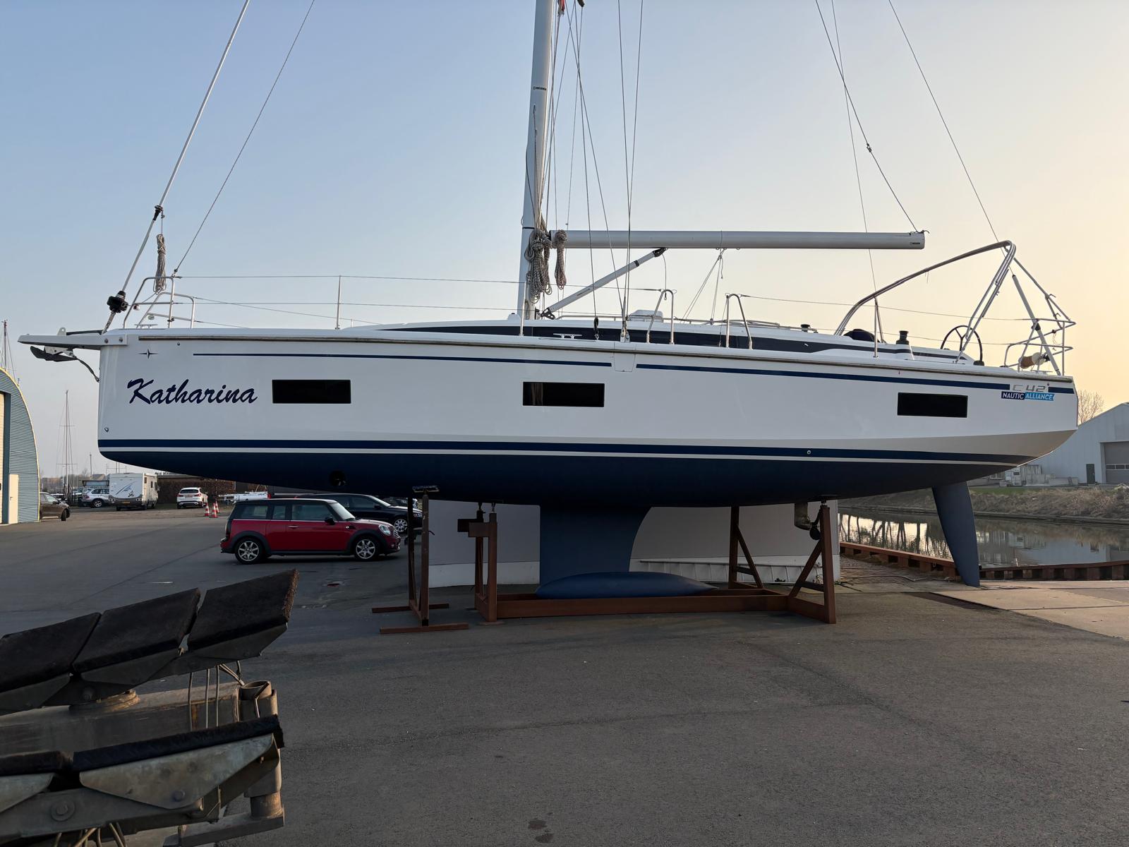 Segelyacht Katharina — Bavaria, Antifouling fertig, Yachthafen Lelystad