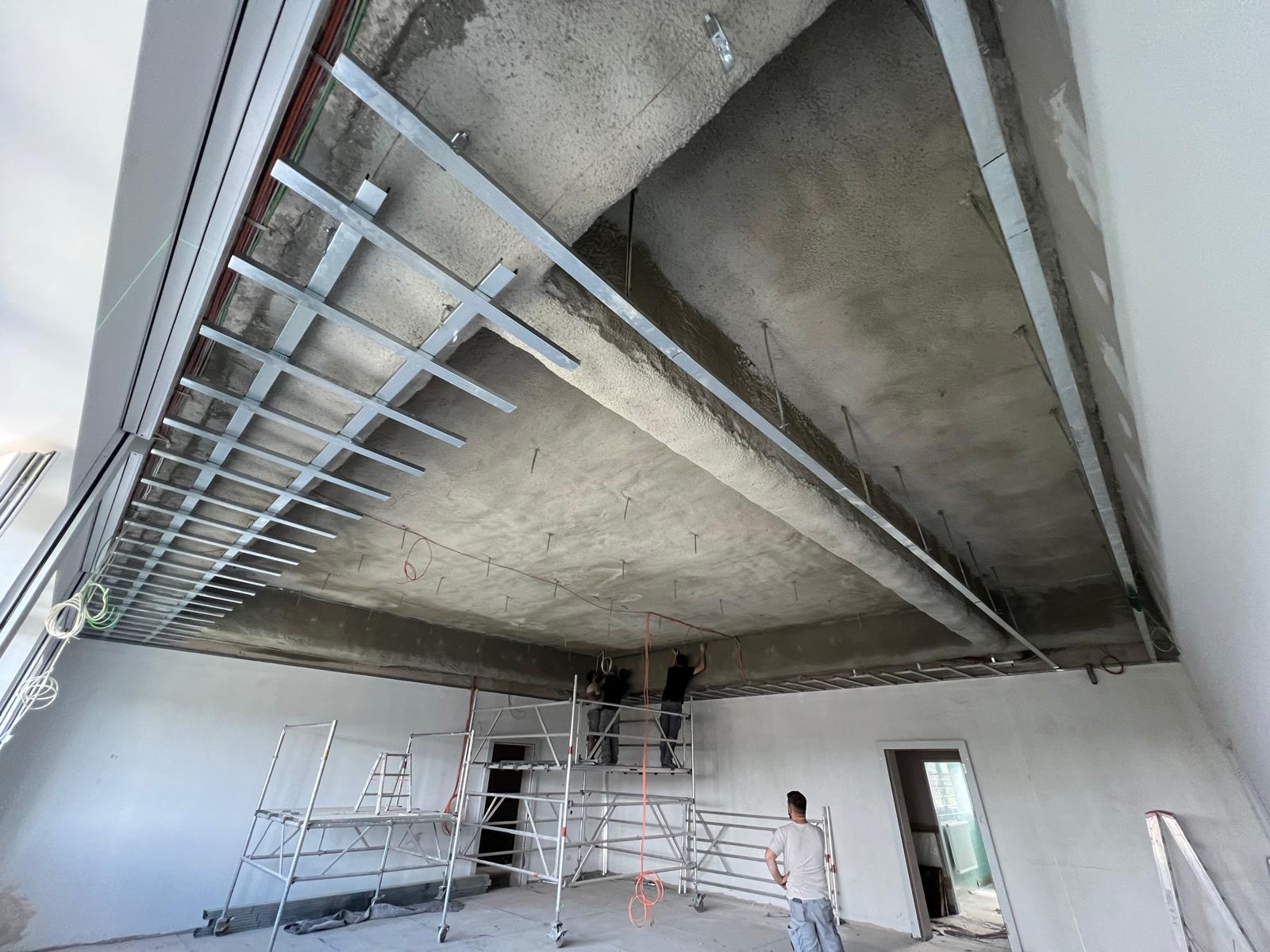 Schule Kempen – Unterkonstruktion Detail mit Brandschutzdecke