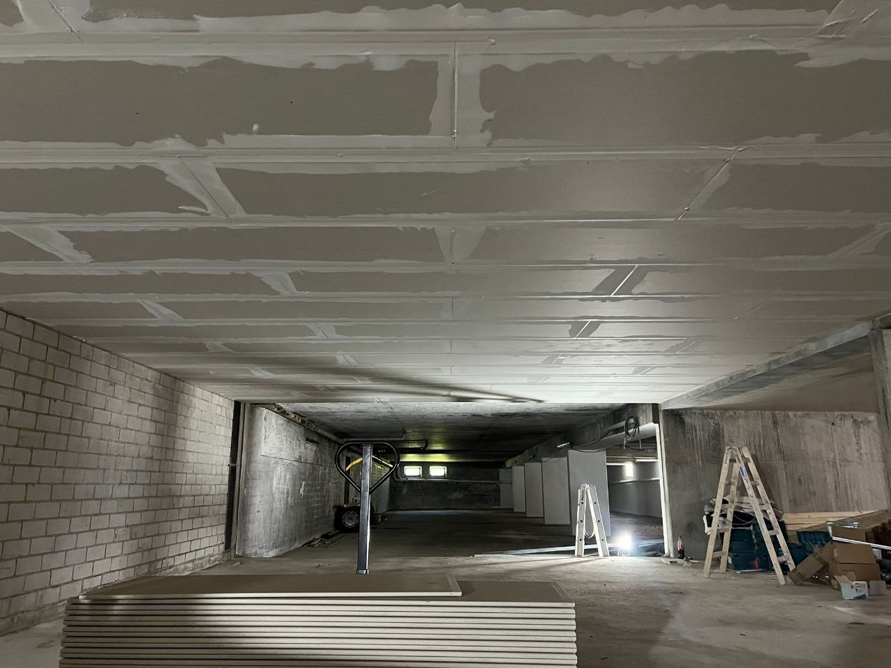 F90 Brandschutzdecke Tiefgarage bei Aachen – Triaform GmbH