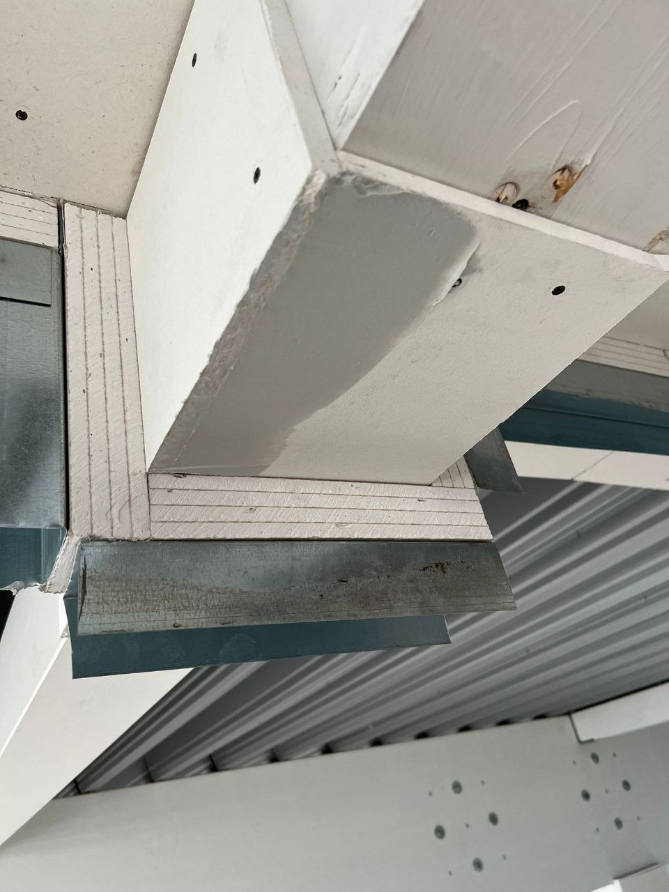 Safestore Düsseldorf-Rath — Detail Brandschutzverkleidung